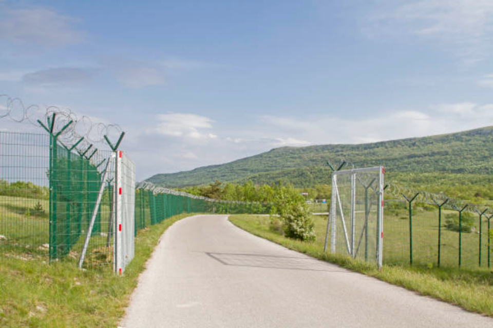克罗地亚重新实施边境管制凸显移民压力