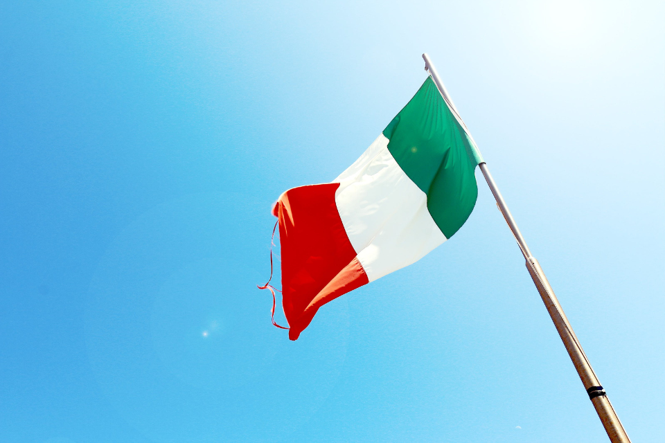 超过 60 万份申请涌入意大利 2024 年工作签证抽奖活动